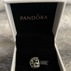 Disney Parks Pandora Minnie's Holiday Wreath